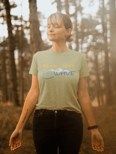 Organic Women’s T-Shirt – Be the Light, Mountain Live Younger – Eco-Friendly Gift for Her, Casual Wear, Fitness, Yoga, Motivational